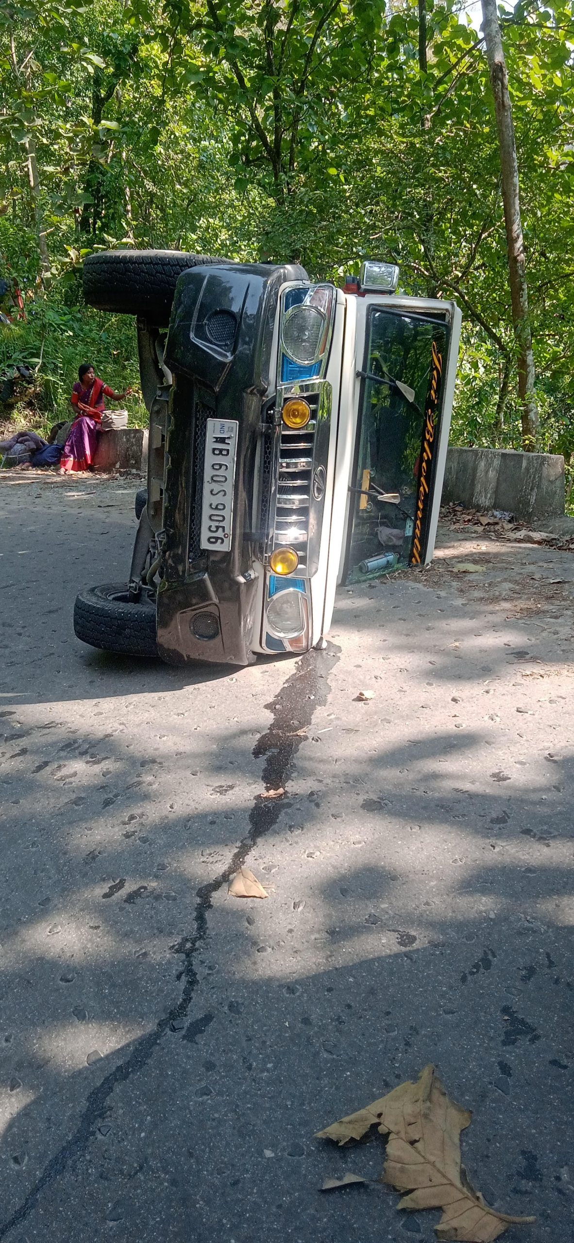 Read more about the article पेशोक लुप गोलाईमा गुडिरहेको बोलेरो दुर्घटना 