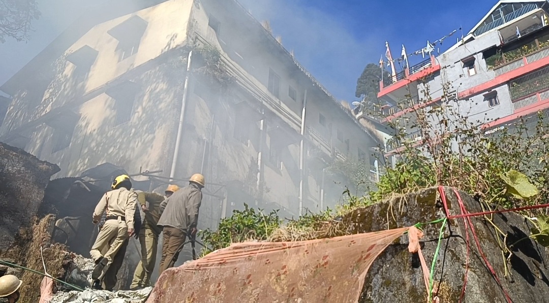 खरसाङ महकुमा अस्पताल परिसरमा आगो लाग्यो