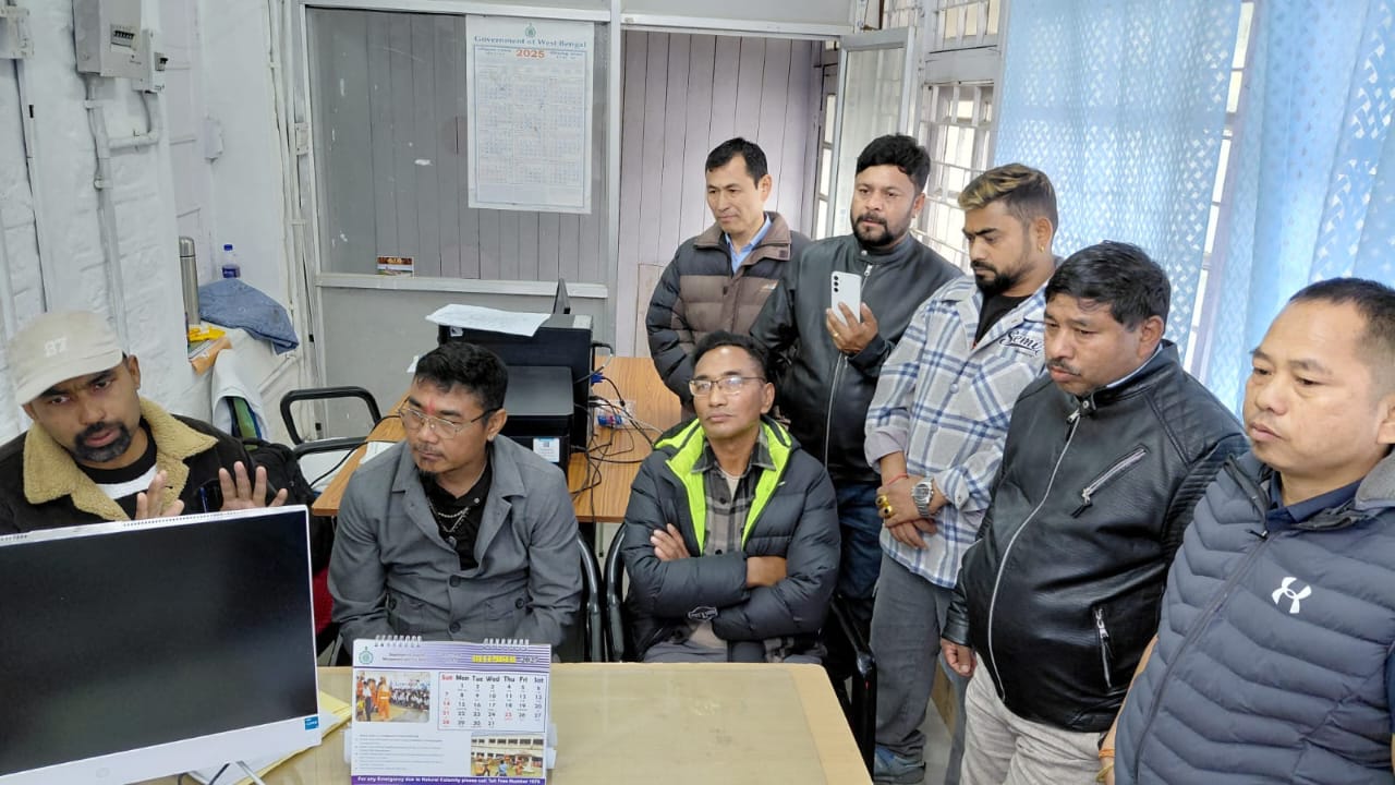 विकल्प रोड प्रयोग गरेर रोहिणी रोड खोल्ने मागमा रोहिणी व्यवसायी सङ्गठनद्वारा ज्ञापन