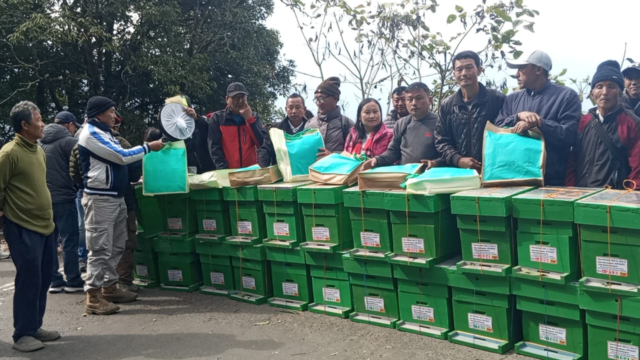 मौरी पालकलाई 216 वटा डुडँ प्रदान 