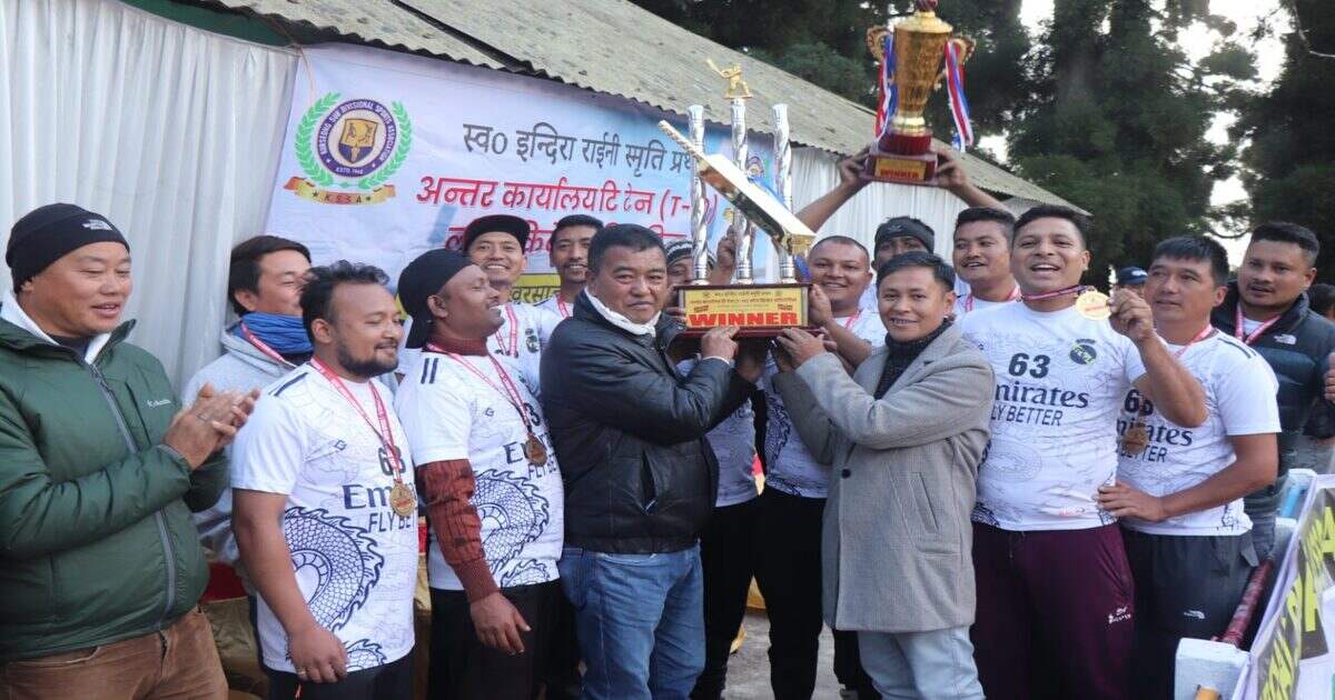 प्रथम टी-टेन क्रिकेट टुर्नामेन्टको विजेता दल डीआईबी खरसाङ