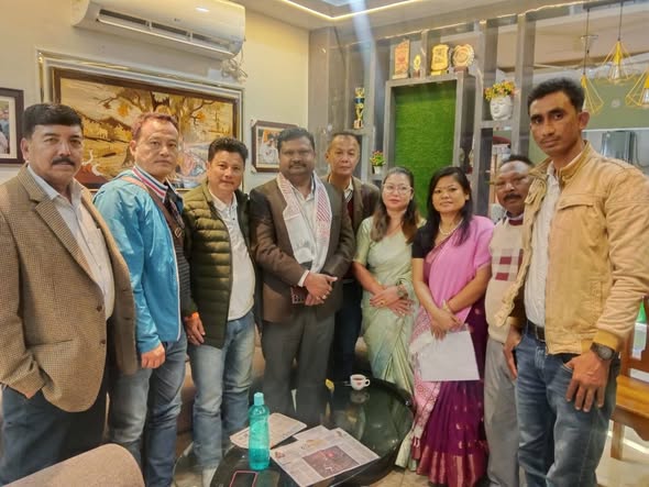 आगोसंस र डुवर्स गोर्खा समोद्वारा सांसद बढाईकलाई ज्ञापनपत्र