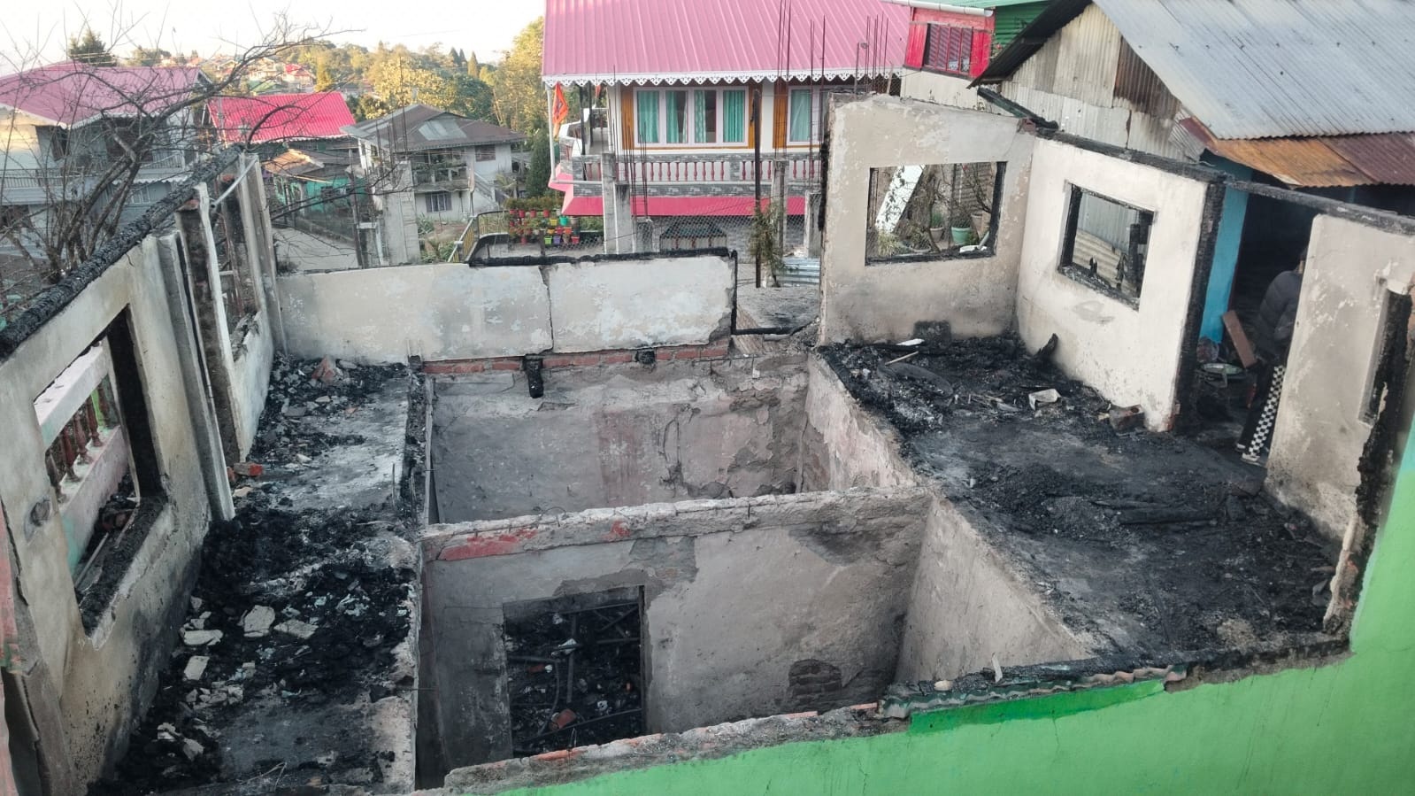 अप्पर पजेङको नन्द गाउँमा आगोलाग्दा एक घर जलेर खरानी