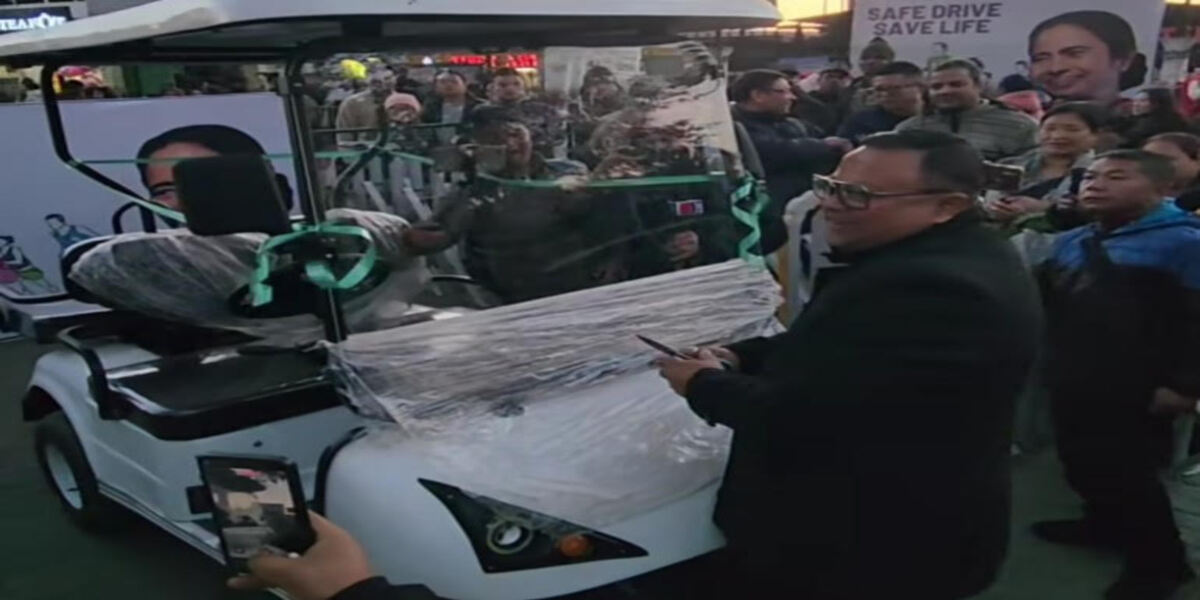 Read more about the article अनित थापाद्वारा महाकाल मन्दिरलाई ब्याट्री कार्ट प्रदान