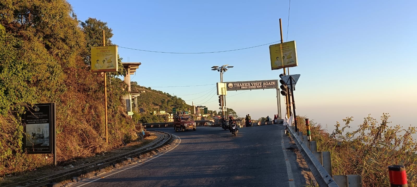 बजार अनि पहाड़ र समतल जोड़ने सड़कहरूमा लगाइएका होडिङ र साइनबोर्डले क्षेत्रको सुन्दरतामा कमी ल्याउने काम गरेकोछ