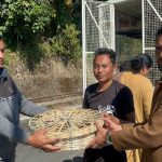 प्राणी सम्पदा विकास विभाग र खरसाङ पञ्चायत समितिको तर्फबाट कुखुराको चल्ला वितरण