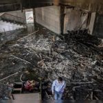 बंगलादेशमा भीडद्वारा युवकको हत्या, मृत्यु पछिसमेत अमानवीय व्यवहार