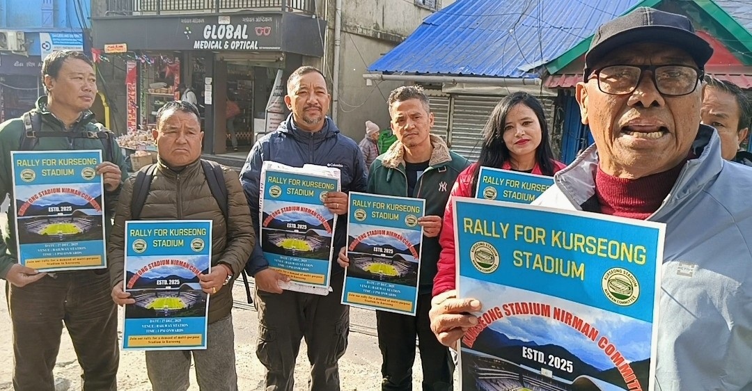 स्टेडियम निर्माण माग समितिद्वारा खरसाङमा पोस्टरिङ