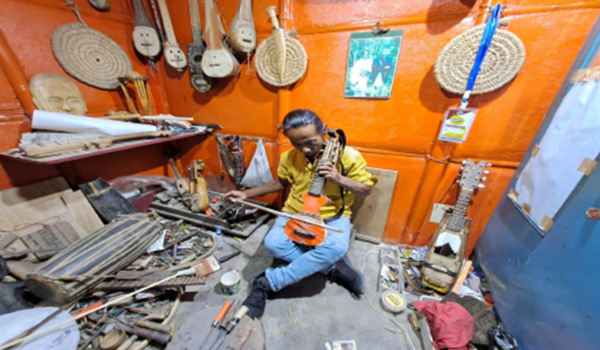 काष्ठशिल्पी लोकेश प्रधान: सिर्जनात्मकता र सेवाको सङ्गम