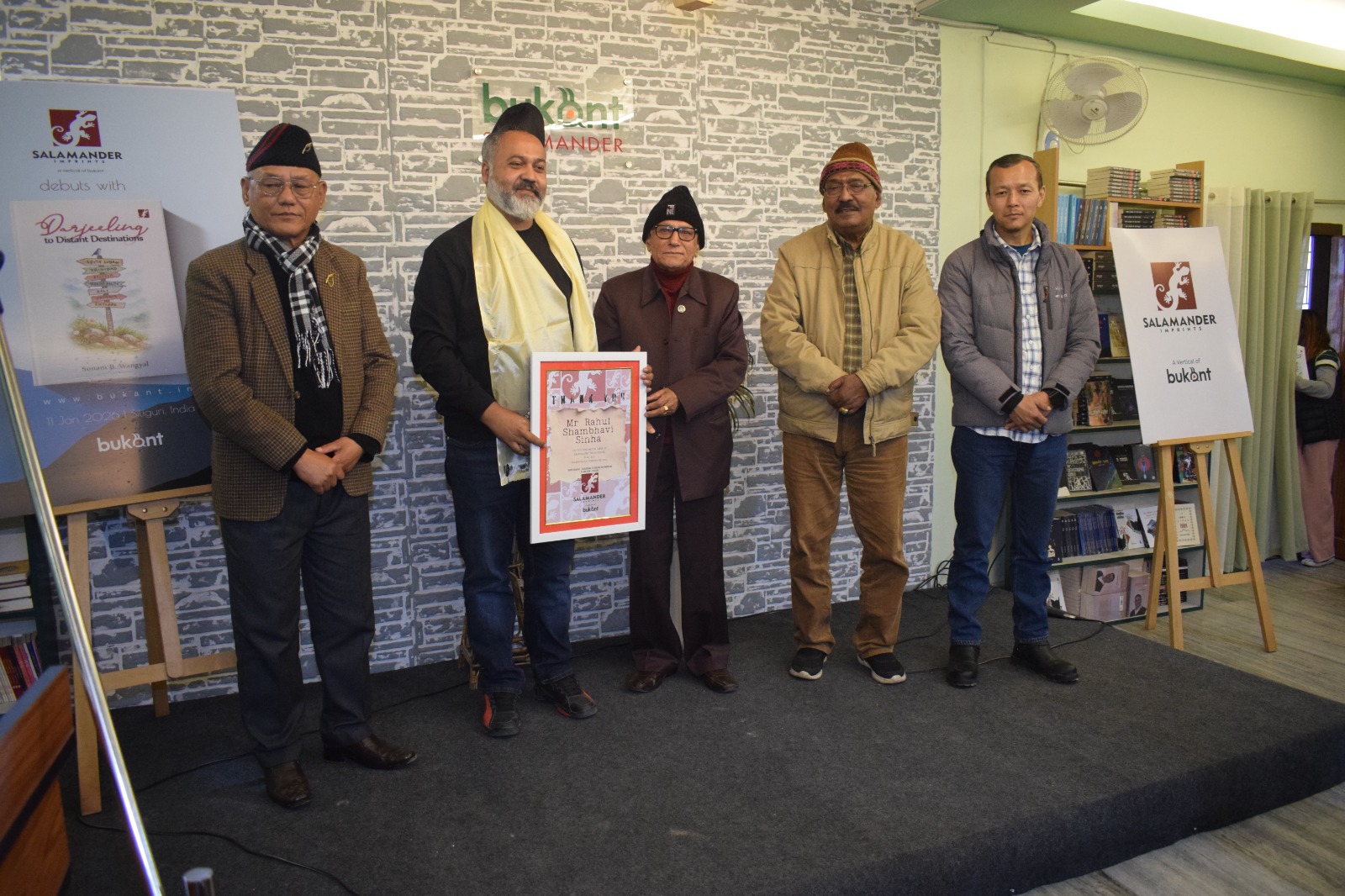 Read more about the article डा. सोनामको दार्जीलिङ टु डिस्ट्यान्ट डेस्टिनेसन्स विमोचन