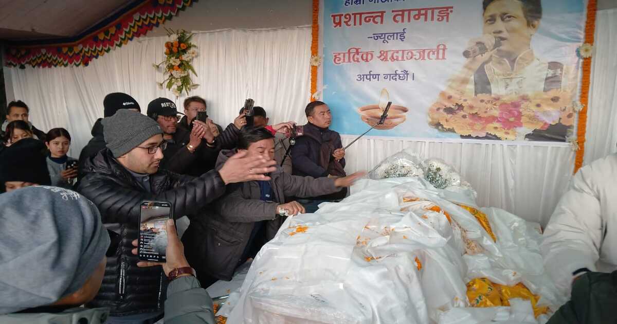 Read more about the article दार्जीलिङ चौरास्तामा गोर्खा गौरव प्रशान्त तामाङलाई श्रद्धाञ्जली