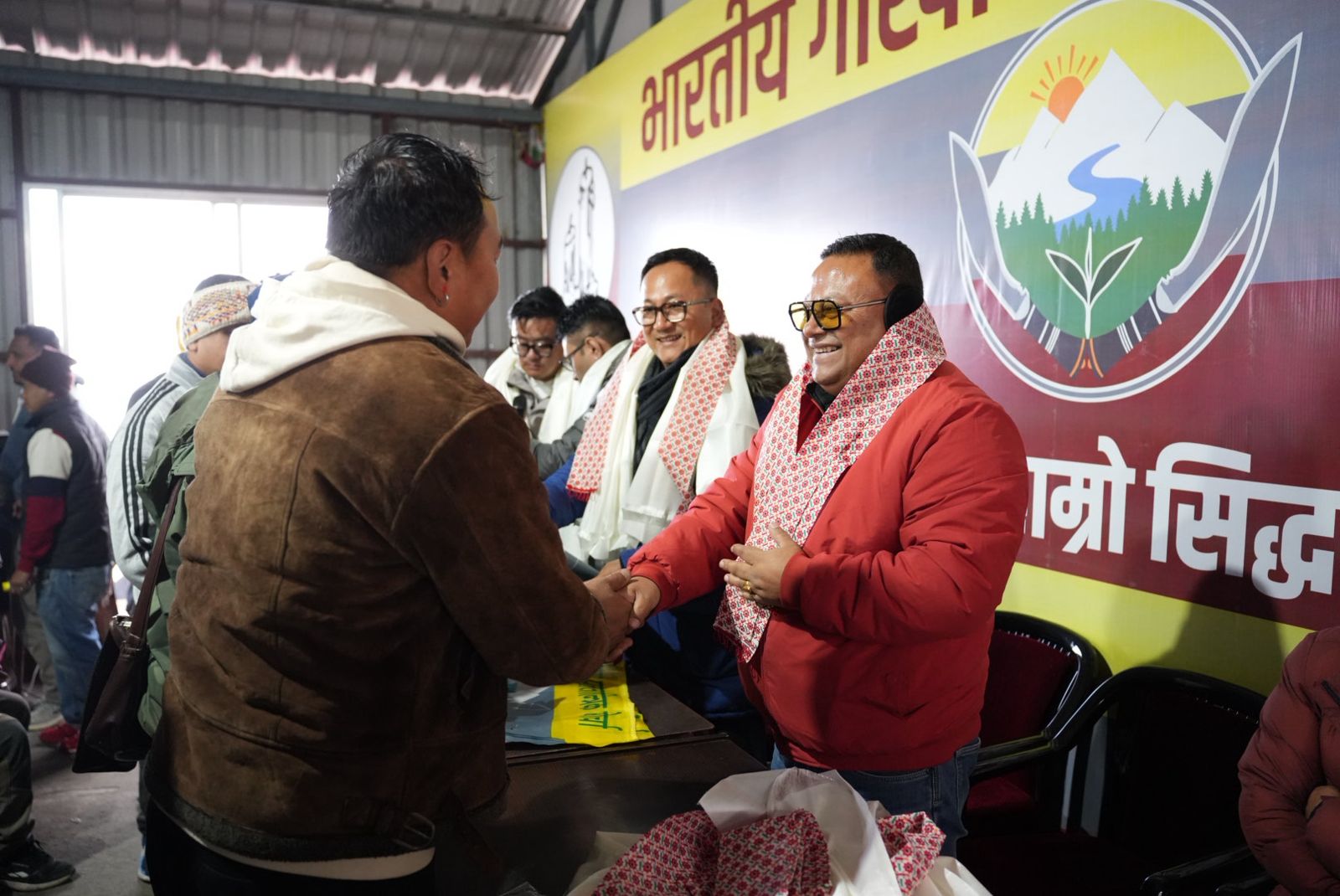 Read more about the article चालक एशो.का चालकहरूद्वारा अनित थापालाई समर्थन