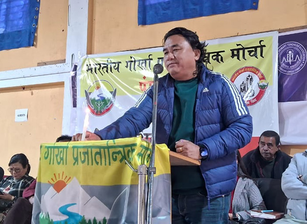 Read more about the article भोगोप्रमोको सभामा मैनबत्ती जलाइयो