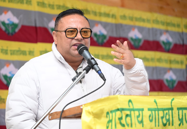 Read more about the article पहाड़को तीनैवटा आसन जित्ने अनित थापाको दावी