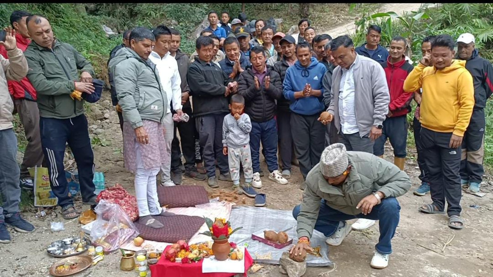 Read more about the article शान्ति ग्राम लङ्गुरदाङ अलकत्रे सडकको शिलान्यास
