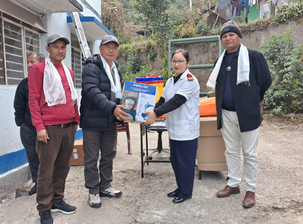 Read more about the article घैयाबारी स्वस्थ्य केन्द्रलाई आवश्यक सामान प्रदान