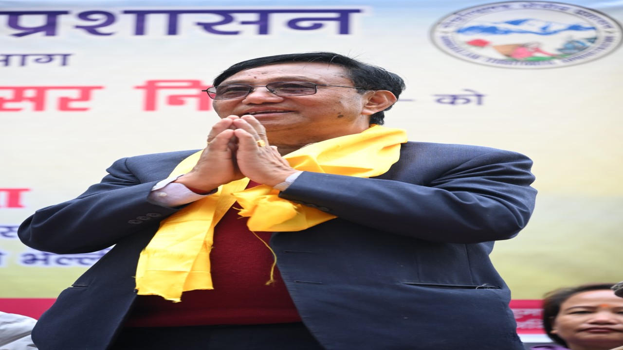 Read more about the article जनतासँग हातेमालो गरेर विकासको मूल फुटाउँदैछ : विजय कुमार राई