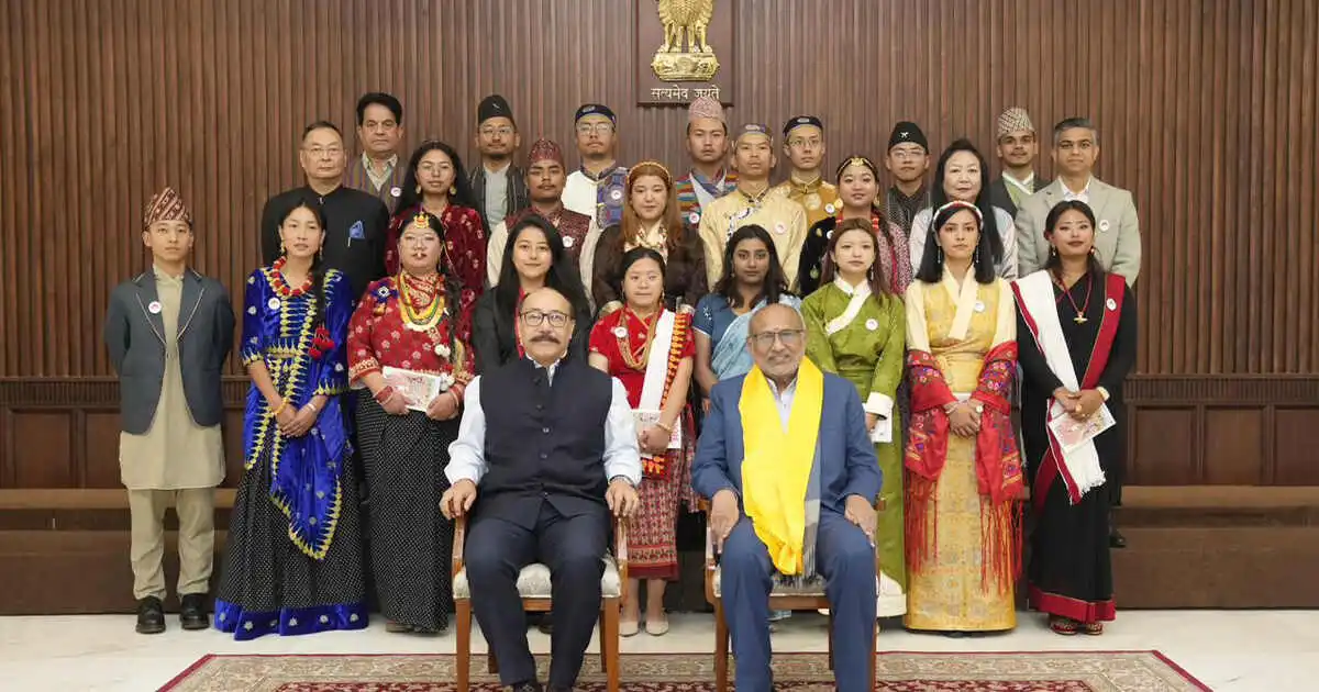 Read more about the article दार्जीलिङ्ग युवा टोलीले उपराष्ट्रपतिको भेट गरे