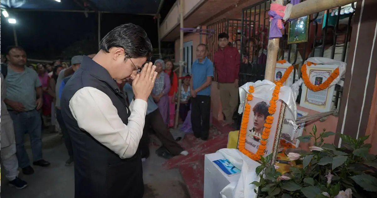 Read more about the article बिष्टले शंकर क्षेत्रीको निवासमा शोकसन्तप्त परिवारप्रति समवेदना प्रकट