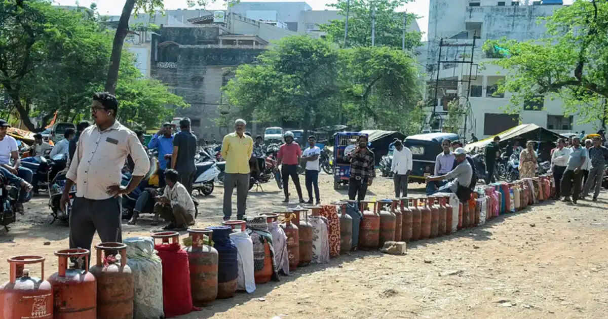 Read more about the article युद्धका कारण ग्यासको अवस्था चिन्ताजनक छ, केन्द्रद्वारा स्वीकार