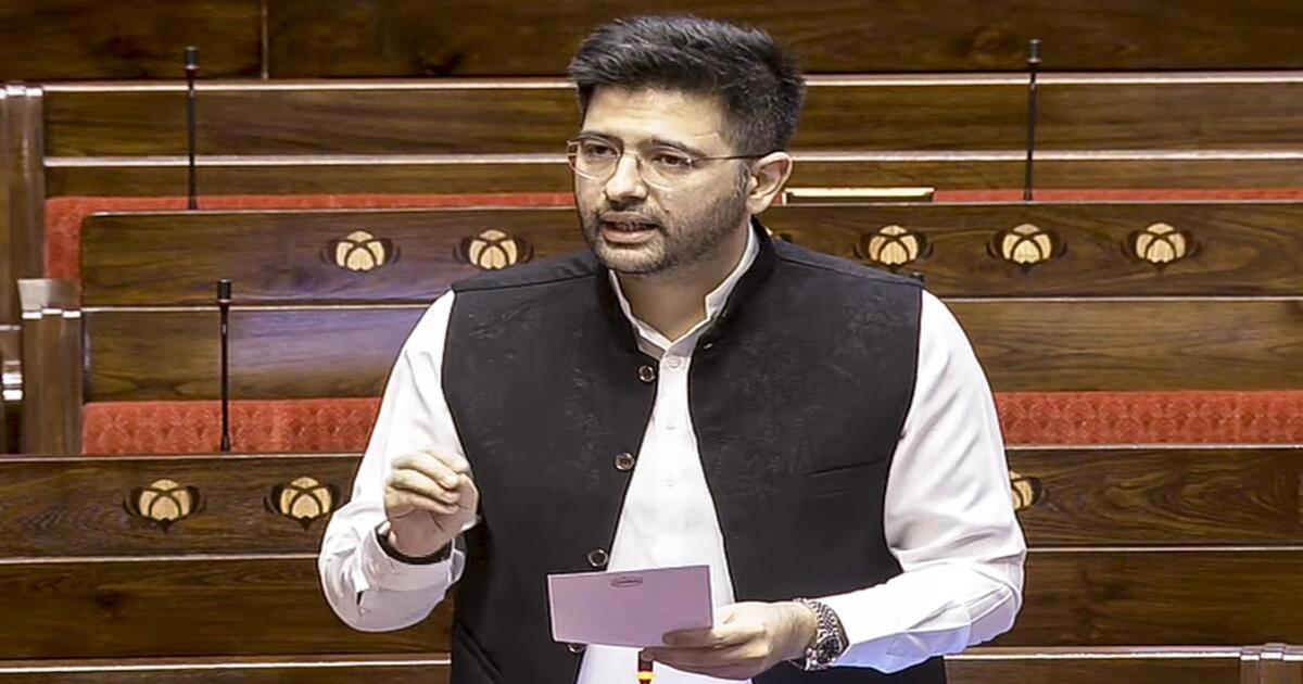 Read more about the article ‘के मैले अपराध गरें?’: प्रमुख पदबाट हटाइएपछि राघव चड्ढाले मौनता तोडेका छन्
