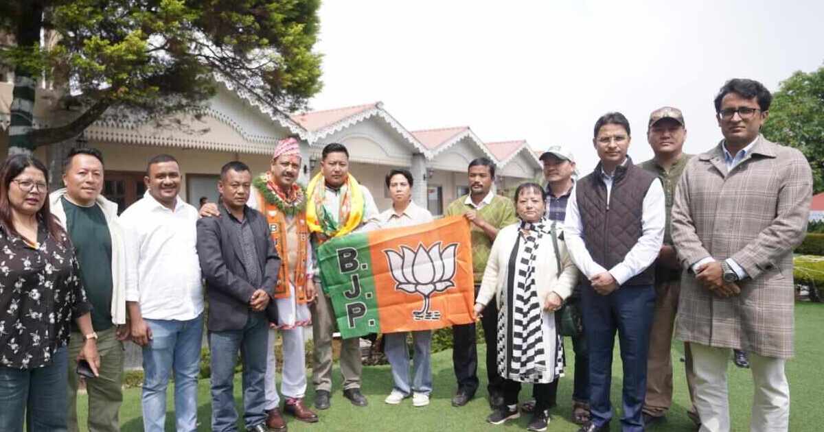 Read more about the article बिष्टले पेदोङको न्युओङ मेरोङ ग्राप लाक्पा भुटियालाई भाजपामा गरे सामेल