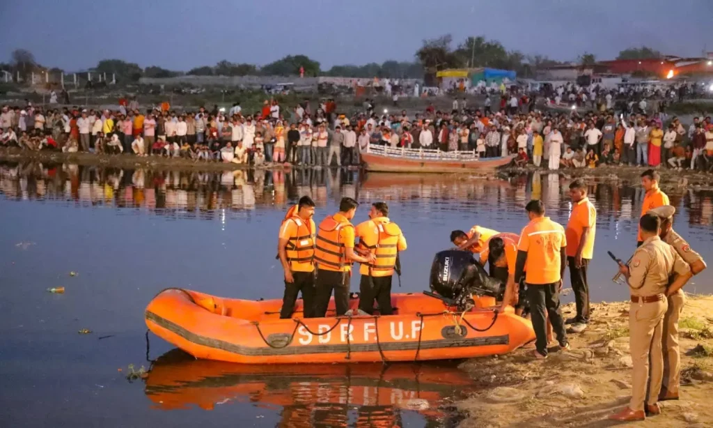 Yamuna boat accident UP