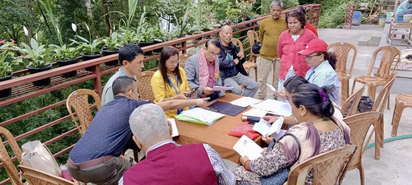 Read more about the article पाक्योङ जिल्लामा एसआइआर २०२६ को घर-घर गणना फारम वितरण सुरु