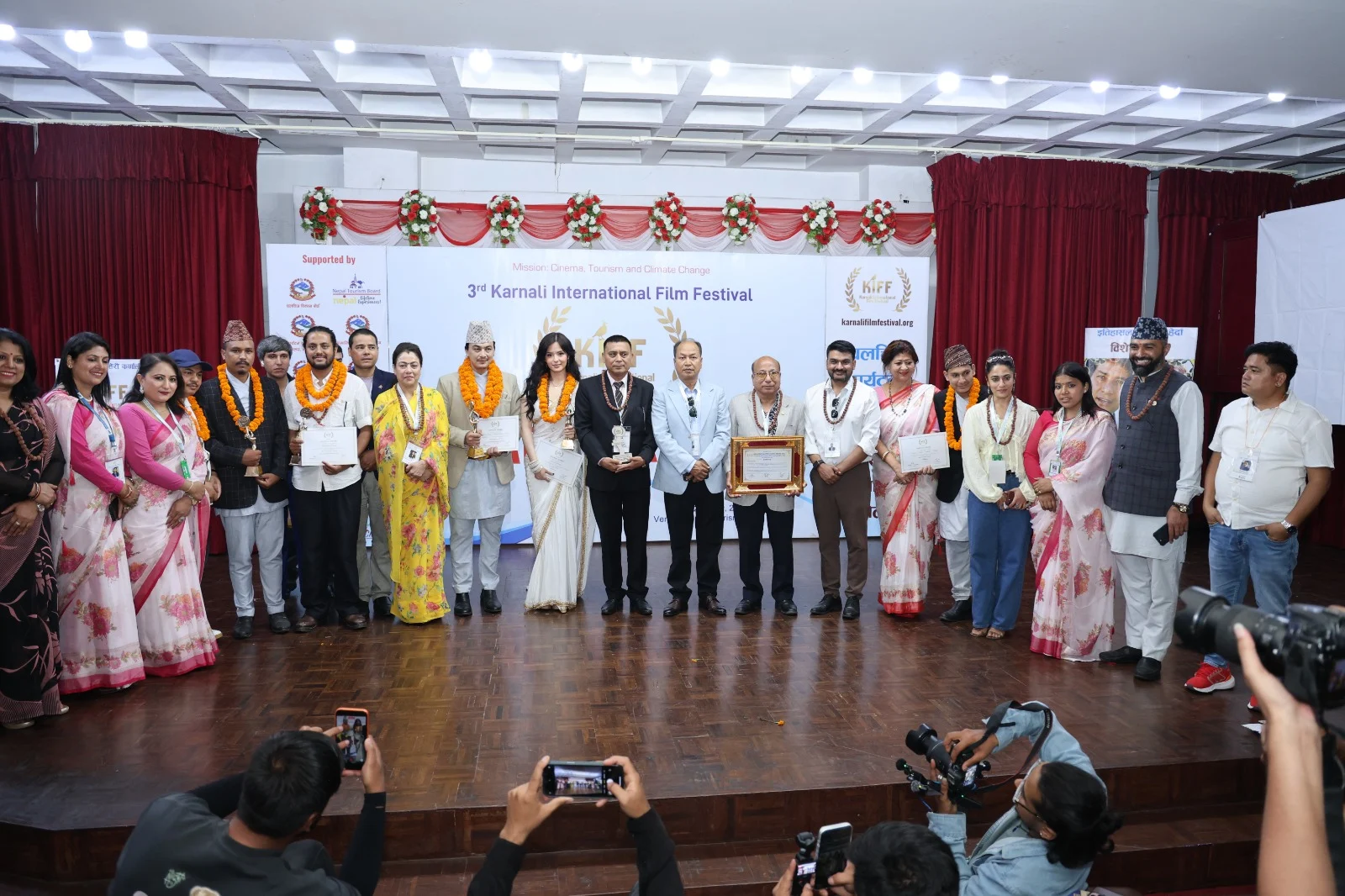 Read more about the article कर्णाली अन्तर्राष्ट्रिय चलचित्र महोत्सव: ‘ऊनको स्वीटर’ उत्कृष्ट फिल्म, विपिन उत्कृष्ट अभिनेता र नवीन उत्कृष्ट निर्देशक