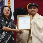 खरसाङ म.वि.का वरिष्ठ प्रा.गंगाप्रसाद भट्टराईलाई पूर्व छात्राद्वारा सम्मान प्रदान