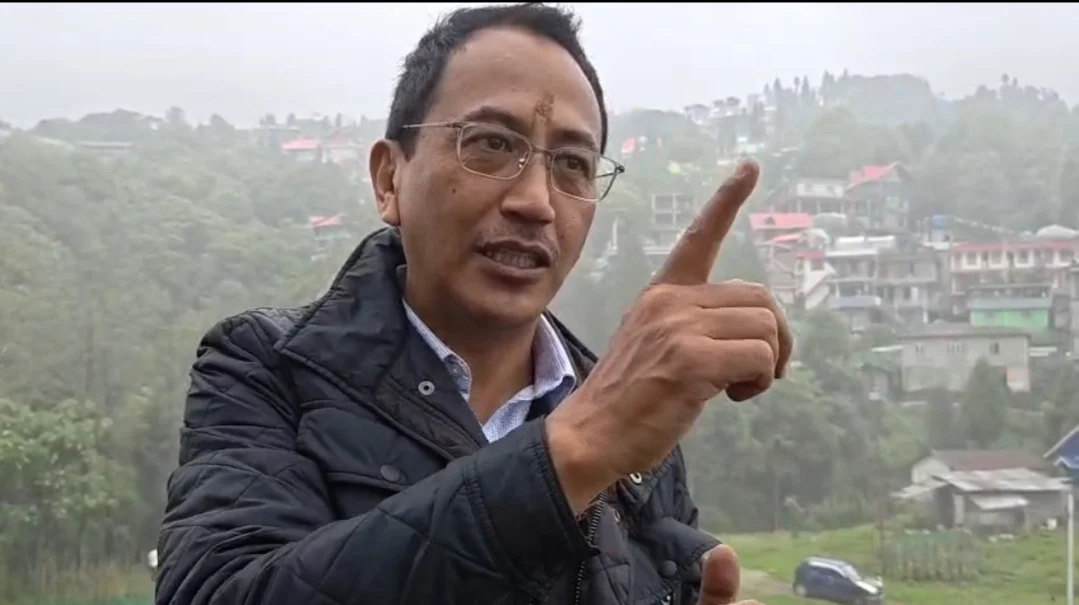 सांङ्गठनिक भ्रमणमा सोनादा पुगे गोरामुमो अध्यक्ष घिसिङ, वरिष्ठहरूलाई सम्मान