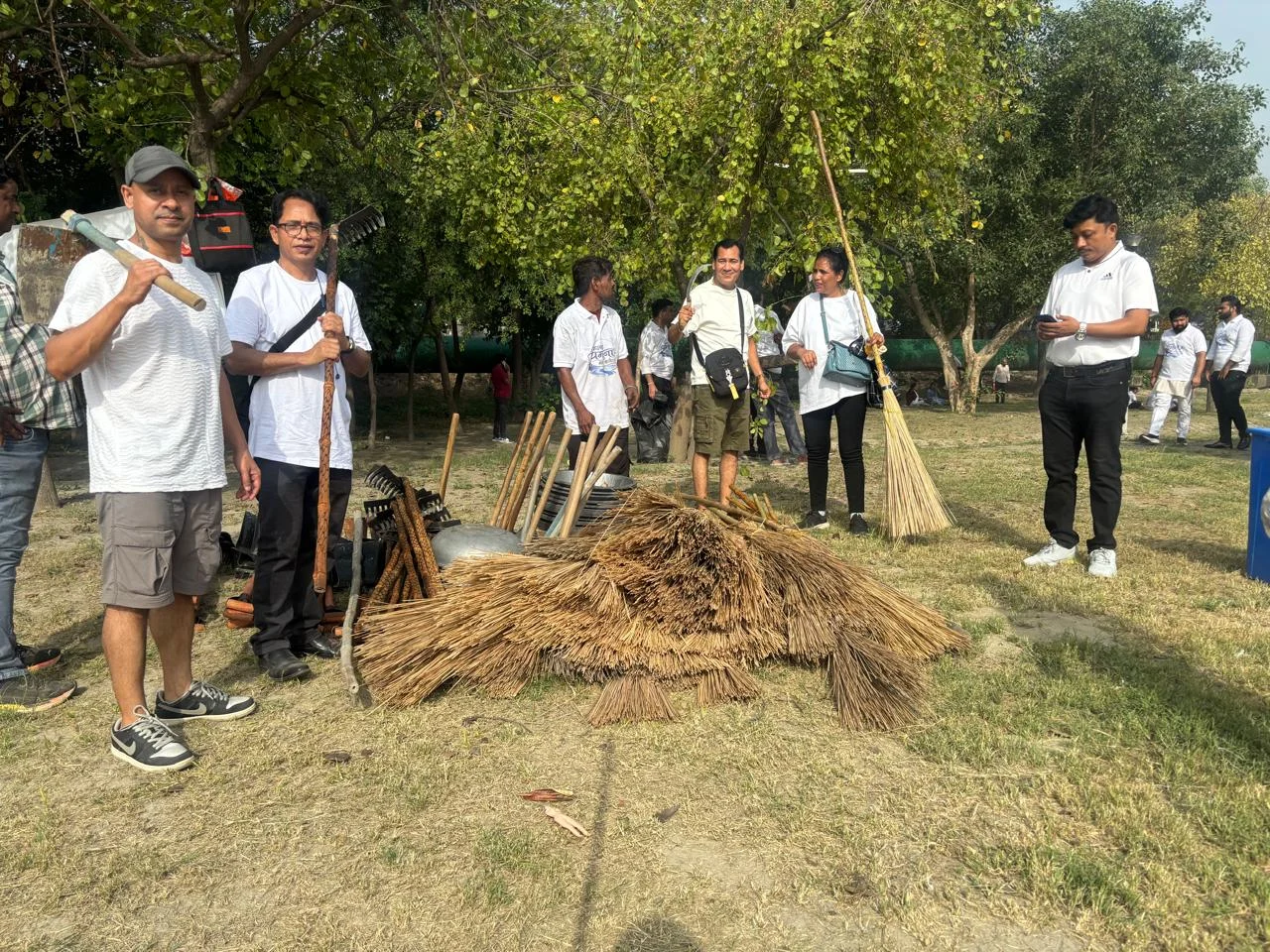 दिल्ली गोर्खा मदर्स वेलफेयर सोसाइटीद्वारा आयोजित यमुना सफाई अभियान