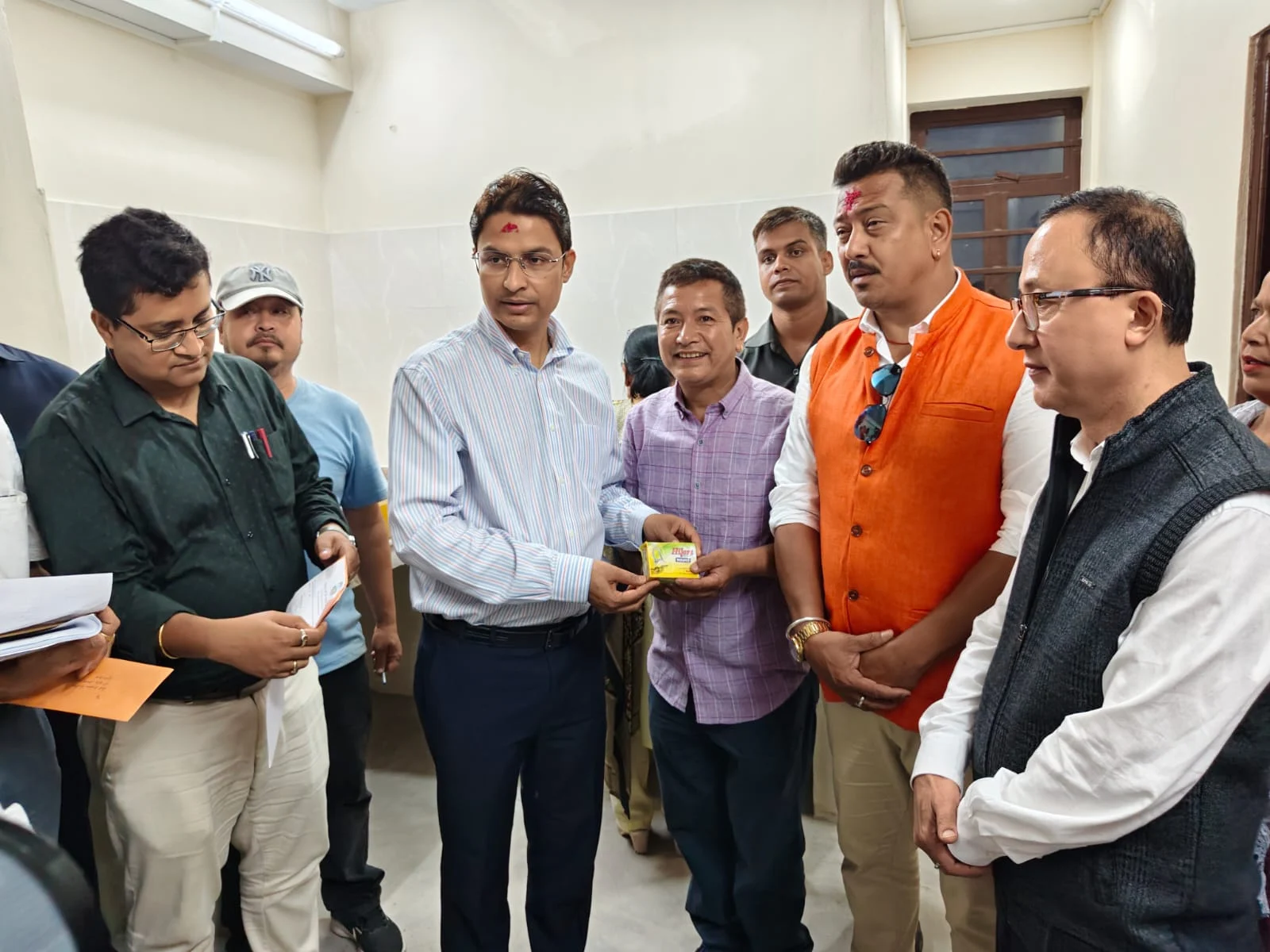 विष्टद्वारा नौ माइलमा घरको उद्घाटन र आठ परिवारलाई घरको चाबी प्रदान