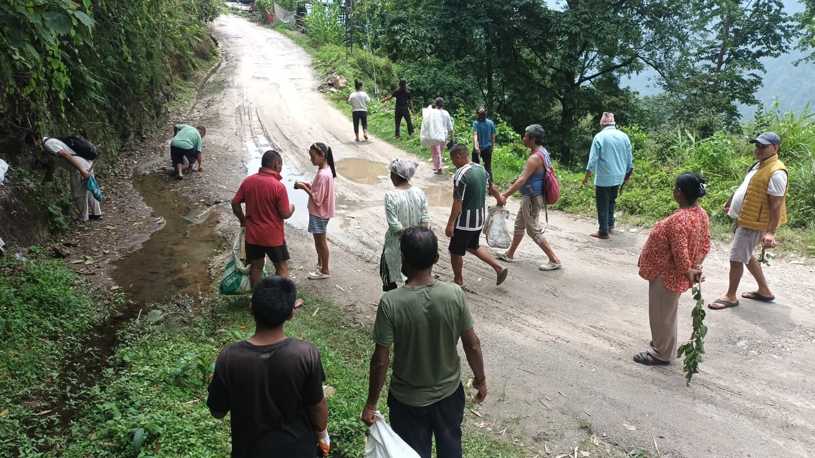 केरेमथाङ लोटस सोसाइटीद्वारा वार्षिक सभा ग्राम सरसफाइ अभियान
