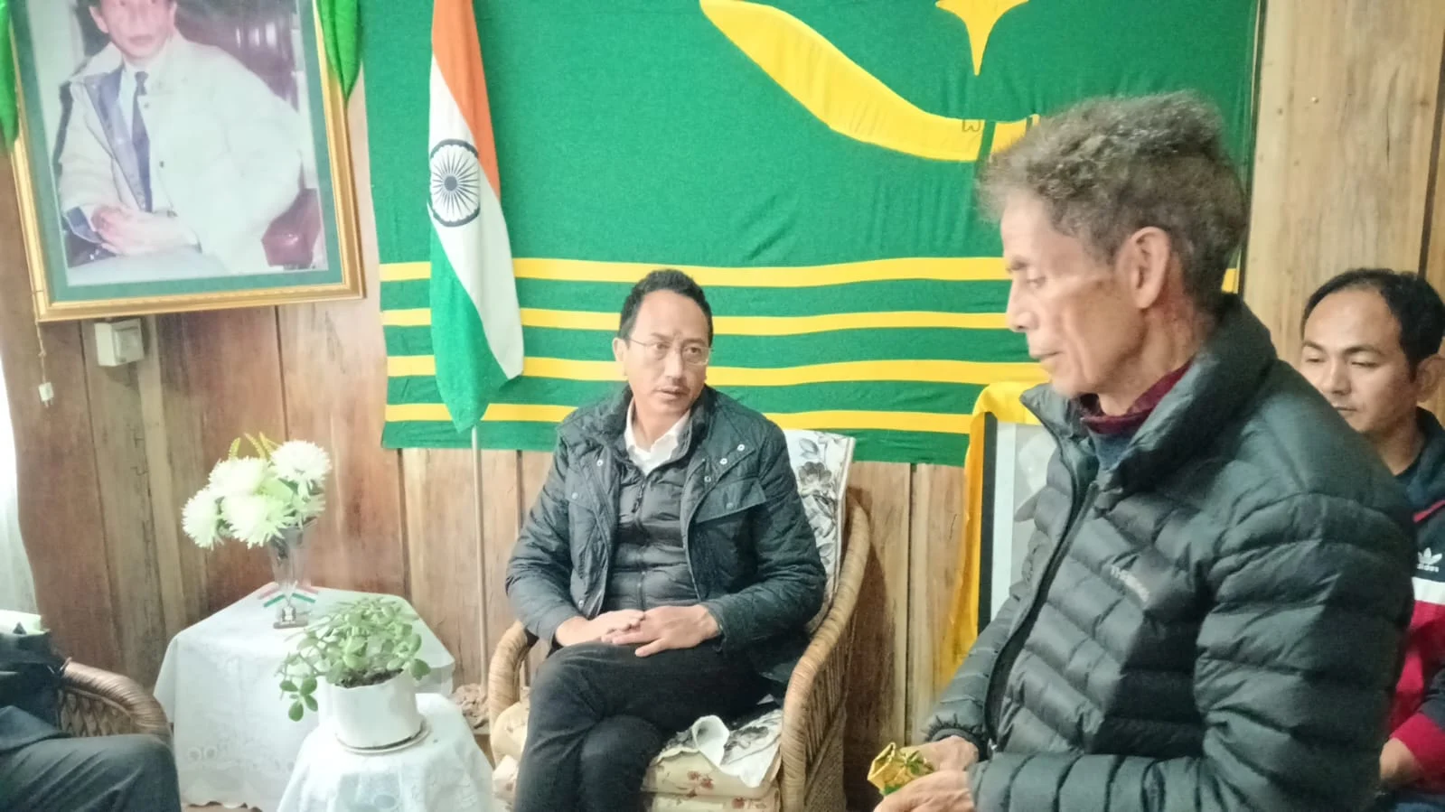 गोरामुमो केन्द्रालयमा प्रतिनिधिबर्गद्वारा अध्यक्ष घिसिङसंग भेटघाट जारी