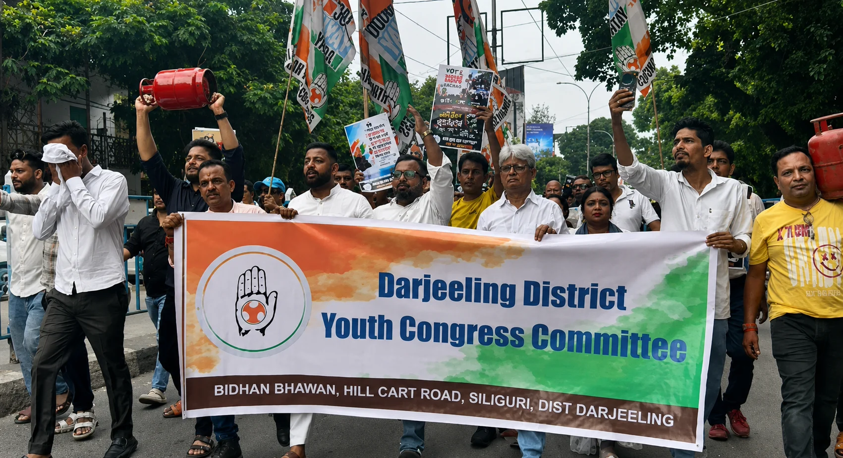 एनईईटी विवाद र इन्धन मूल्यवृद्धिको विरोधमा दार्जीलिङ जिल्ला युवा कांग्रेसको विशाल र्‍याली