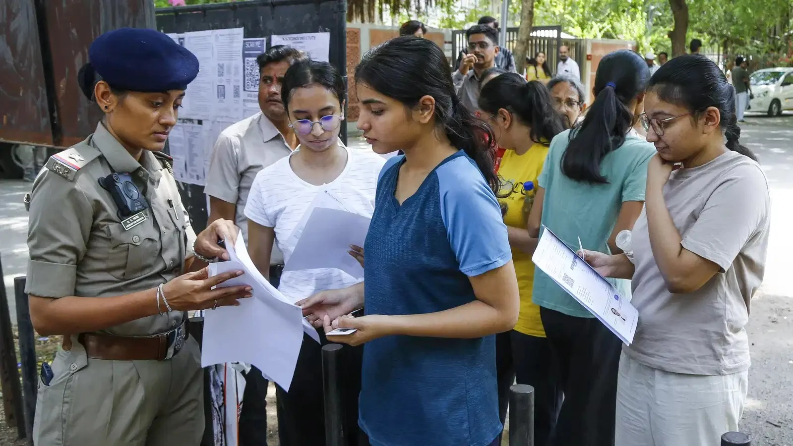 कडा सुरक्षामा आयोजित NEET-UG बीस लाखभन्दा बढीले परीक्षा दिए