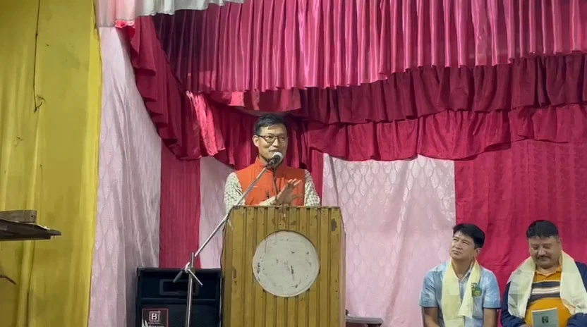 कवि लेकनाथ खालिङको पहिलो कविता सङ्ग्रह ‘हेन्खामा’को लोकार्पण