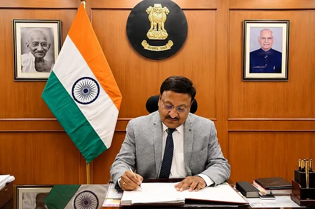 महिनाौँ लामो खोजीपछि HDFC बैंकद्वारा पूर्व निर्वाचन आयुक्त राजीव कुमार अंशकालिक (पार्ट-टाइम) अध्यक्षमा नियुक्त