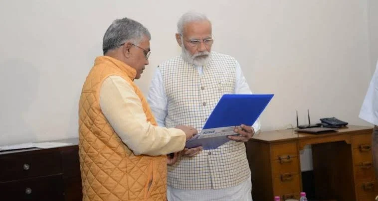 पञ्चायत मन्त्री दिलीप घोषले गाउँ विकास बारे प्रधानमन्त्री मोदीसँग भेटे