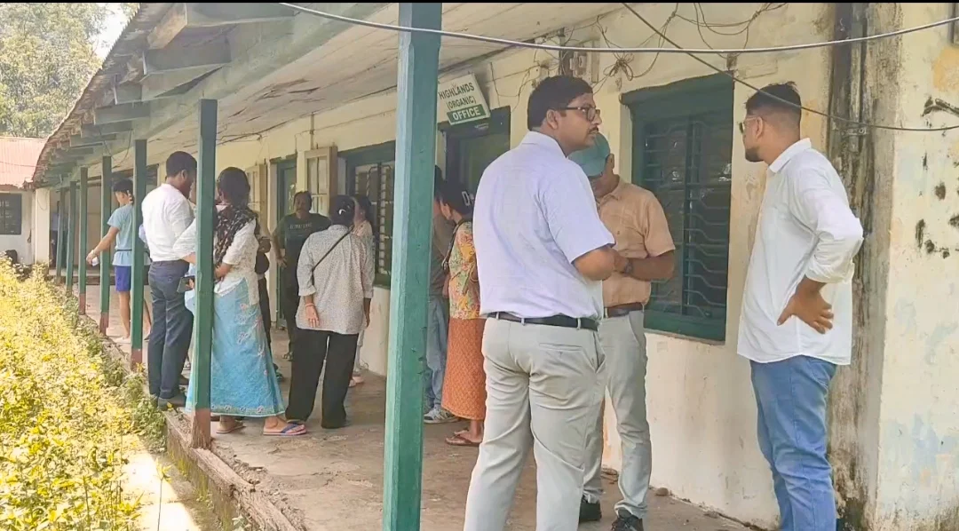 पीएफ अधिकारीद्वारा लङभ्यू चिया बगान कार्यालय सिलबन्दी