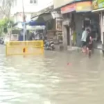 ठूलो वर्षाले दिल्लीमा अचानक बाढी, रेल र सडक यातायातमा अवरोध 