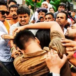 ममता बनर्जीले हाजरा क्रसिङमा एक व्यक्तिलाई थप्पड हानिन् , भयो झडप 