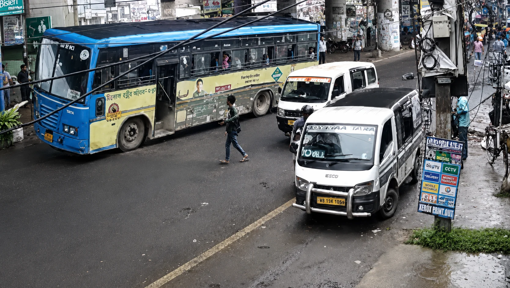 एनबीएसटीसी बस फ्लाइओभरको खम्बामा ठोक्कियो, एक पैदलयात्रीको मृत्यु