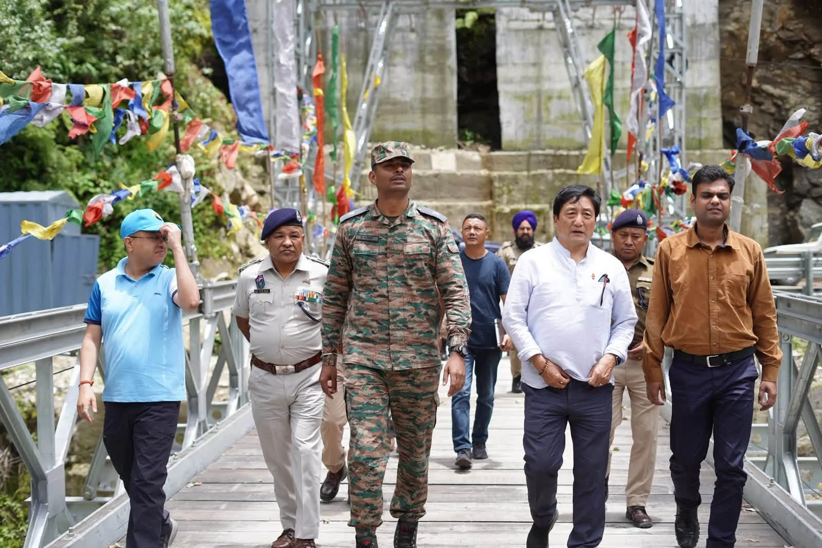 मन्त्री श्री लेप्चाको नेतृत्वमा सडक पुनर्स्थापना कार्यको संयुक्त निरीक्षण