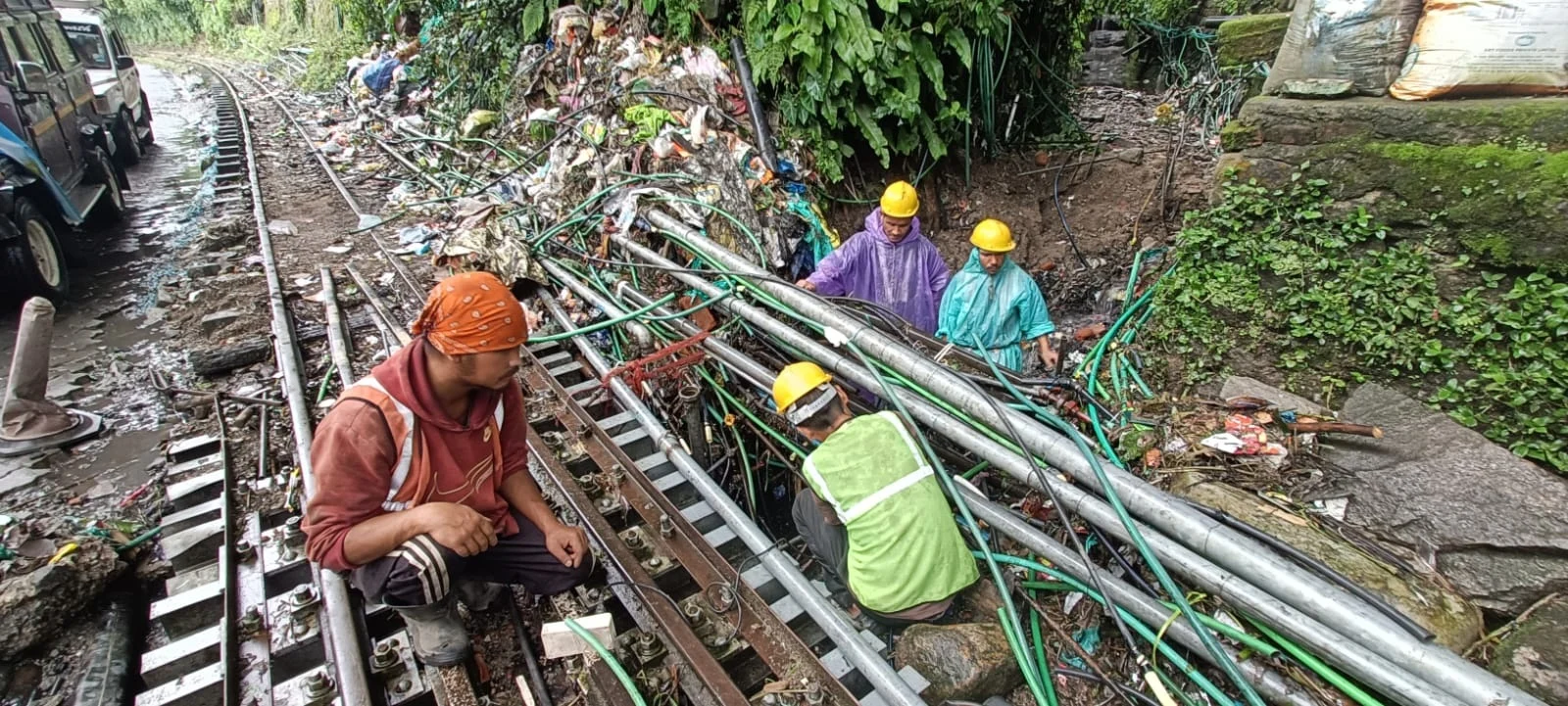 शहरको मूल सड़कमा भल बग्ने समस्या समाधानको दिशामा कार्य