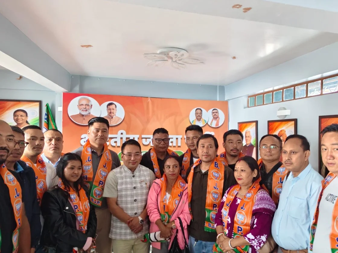 प्रधान,उपप्रधान अन्यले भाजपामा सामेल