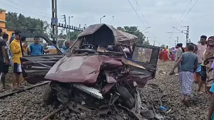 खुला लेभल क्रसिङमा रेलले भ्यानलाई ठोक्दा २विद्यार्थीसहित ३को मृत्यु