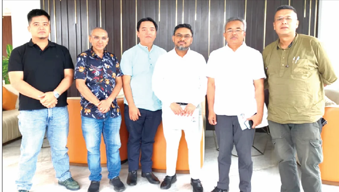 Read more about the article गोर्खाल्याण्डको प्रश्नमा संसदमा बहसको माग: नयाँ पार्टी निर्माण समितिद्वारा राहुल गान्धीलाई सिफारिसपत्र