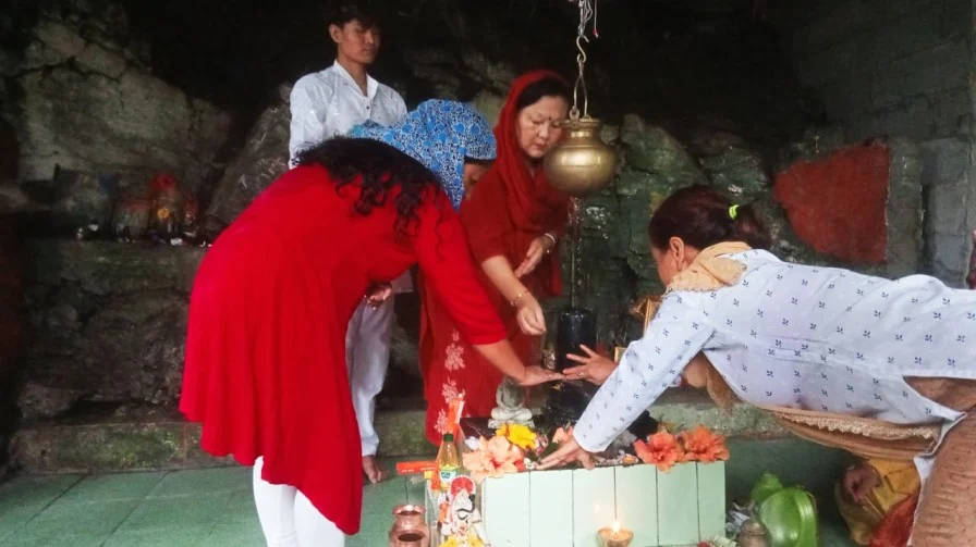 सावन महिनाको पहिलो सोमबार शिवलाई जलार्पण